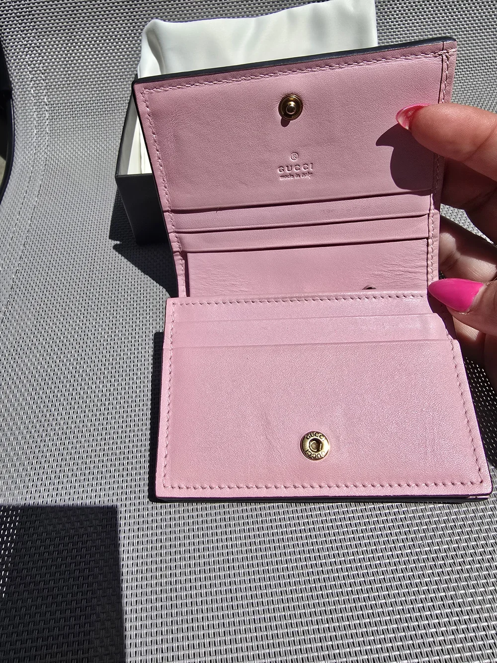 💯 Authentic Gucci Strawberry GG Supreme Bifol Card Case/Wallet - Picture 5 of 12